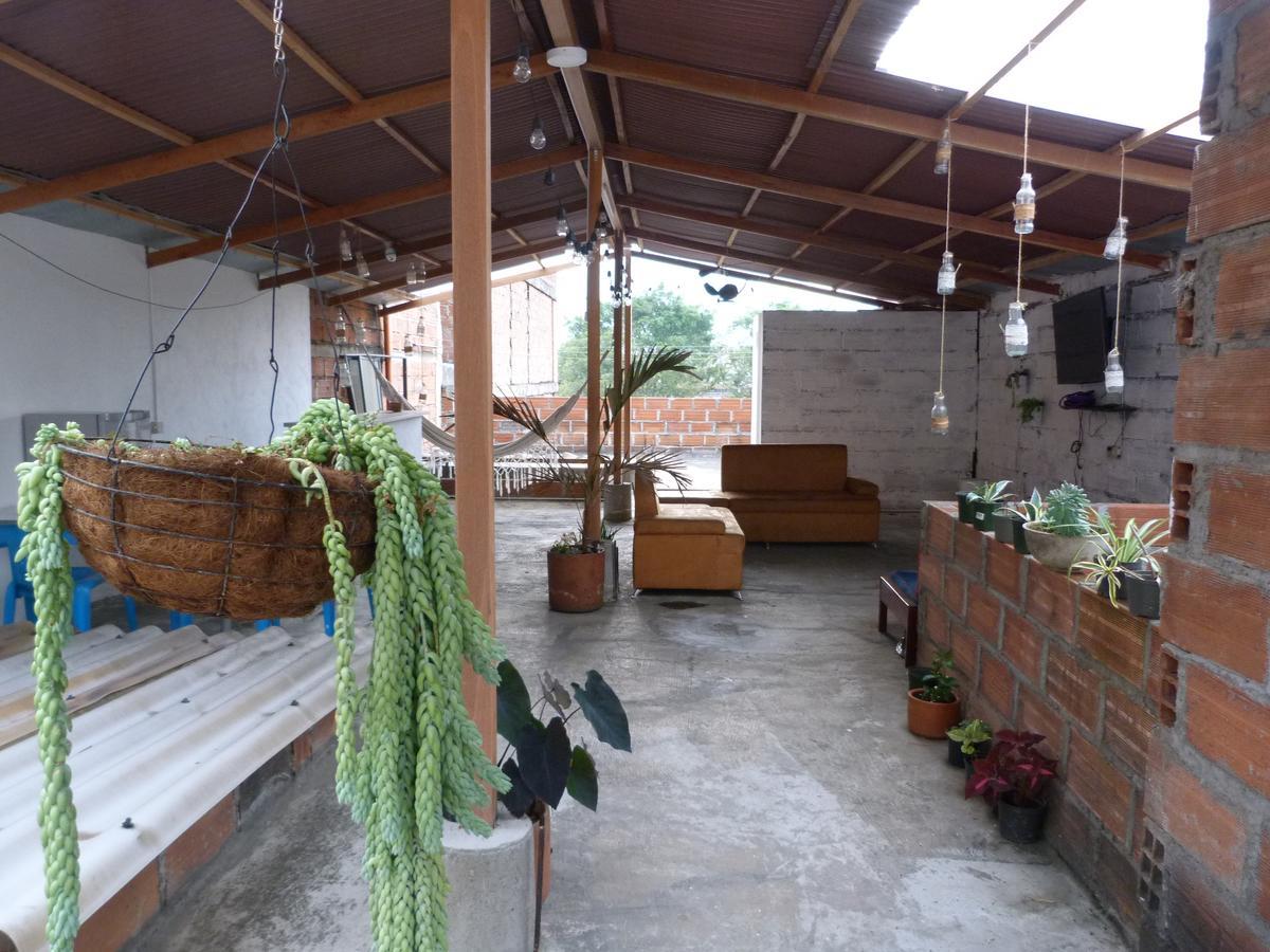 El Descanso Donde Sara Hostel Medellin Exterior photo